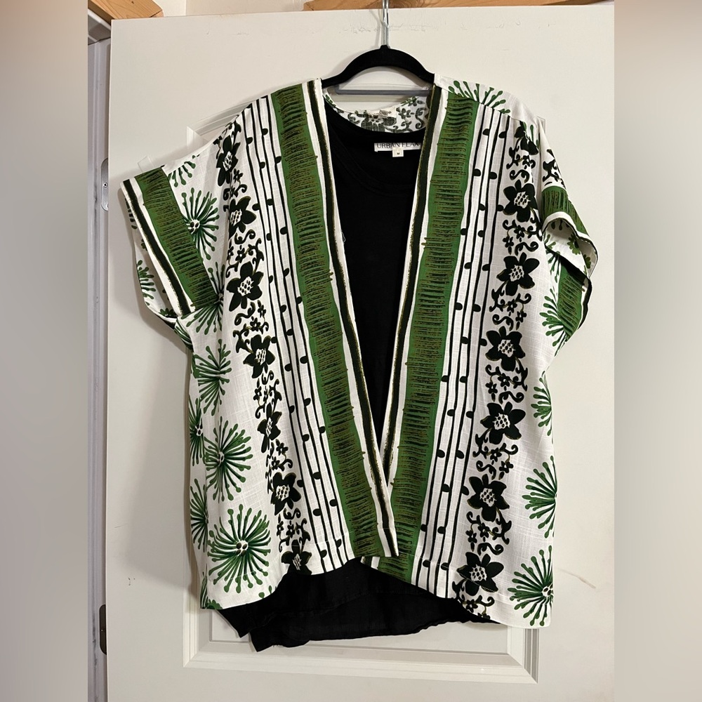 UMGEE Green and Black Kimono NEW. Medium Boho Layer Cool Comfy Retro